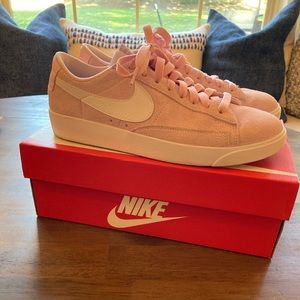 Nike women’s Blazer Low SD 8.5